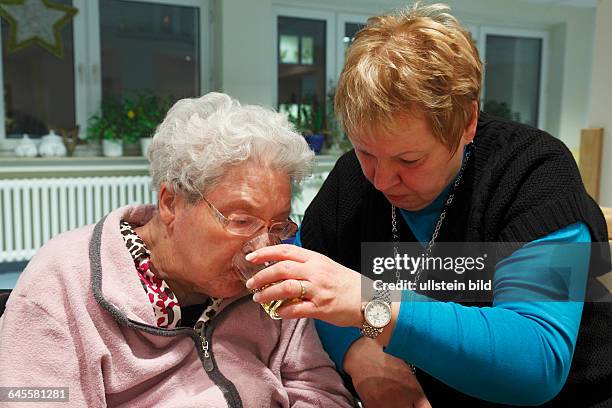 People, physical handicap, old age, retirement home, Altenzentrum der St. Clemens Hospitale in Sterkrade, older woman, aged 70 to 85 years, dementia...