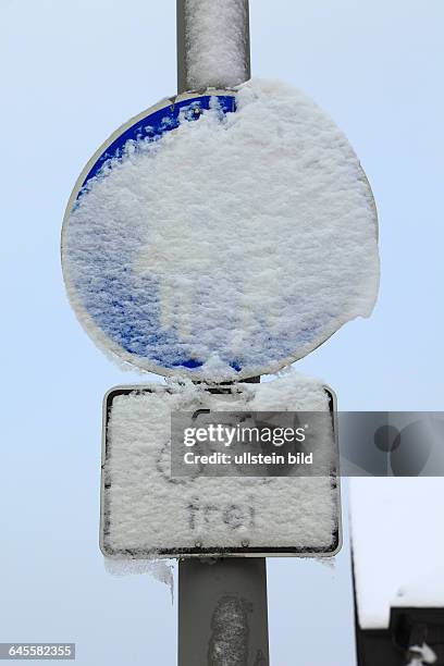 Weather, severe winter, snow, traffic sign completely covered in snow, traffic, hazard, danger of accident, D-Oberhausen, D-Oberhausen-Sterkrade,...