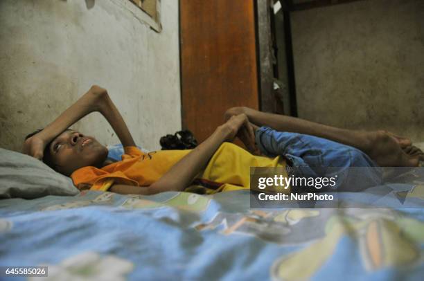 Rollin Handika suffering from severe malnutrition in the body decreases as the place to stay on land owned by the common tomb in Rawamangun, Jakarta,...