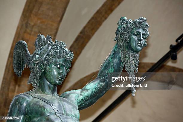 Statue Perseus mit dem Haupt der Medusa, Piazza della Signoria, UNESCO Weltkulturerbe, Altstadt Florenz, Toskana, Italien, Europa