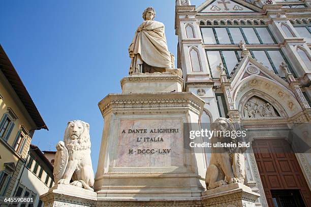 Statue von Dante Alighieri vor der Franziskaner Kirche Santa Croce von 1294 , Piazza Santa Croce, UNESCO Weltkulturerbe, Altstadt Florenz, Toskana,...