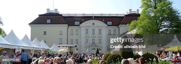 Schlossinsel - Koepenicker Winzersommer - Winzer mit Weinen aus Deutschland, Frankreich und Oestereich. Familenfest mit Live Musik und...