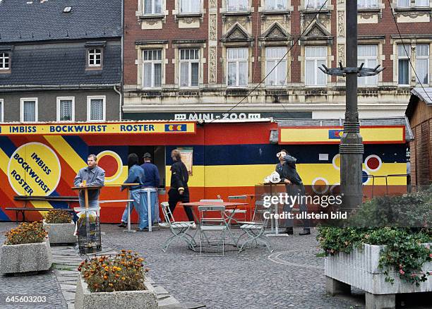 Wurzen-Sachsen, Imbissbude am Otto-Nuschke-Platz, November 1990nachher: Jacobsplatz 1009287919