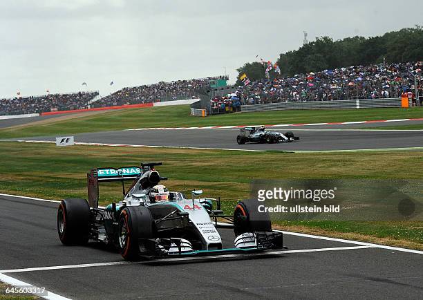 Lewis Hamilton; izum Reifenwechsel, Nico Roasberg, Mercedes Grand Prix, formula 1 GP, Great Britain in Silverstone