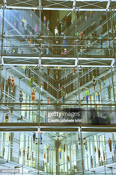 In einem gläsernen Verwaltungsgebäude der BVG , des Architekten Joachim Ganz , Berliner Verkehrsbetriebe, am Tempelhofer Ufer in Berlin, ist im...