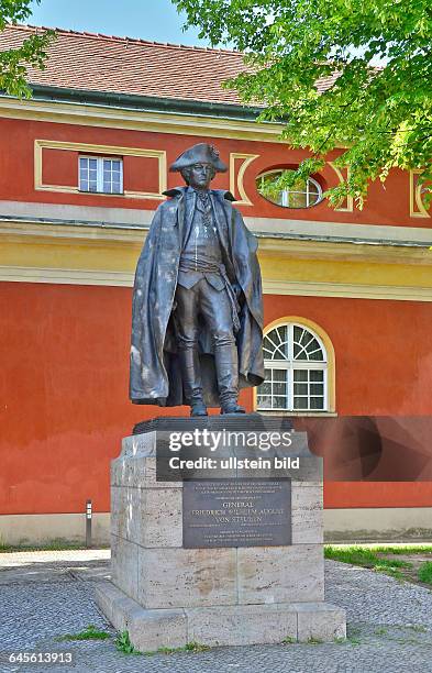 Friedrich Wilhelm Ludolf Gerhard Augustin von Steuben war ein preussischer Offizier und US-amerikanischer General und reorganisierte die...