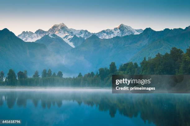 mount cook em lake matheson nova zelândia - serra cook - fotografias e filmes do acervo