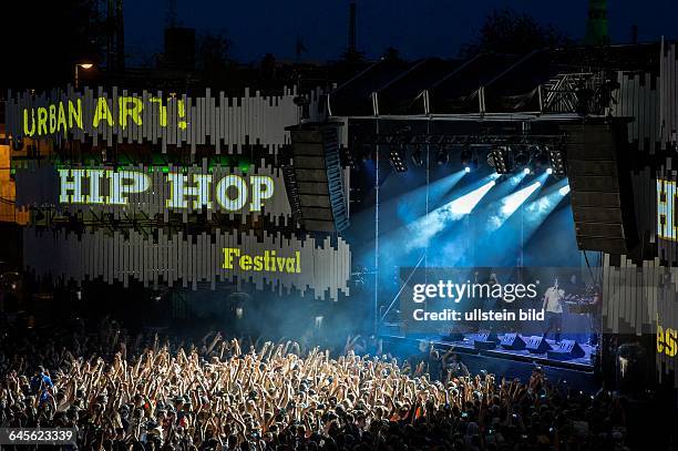 Rund 6000 Musikbegeisterte Fans, feiern die Premiere des Urban Art Festivals auf dem Gelände des Weltkulturerbe Völklingen. Gegen 22:00 Uhr zieht...