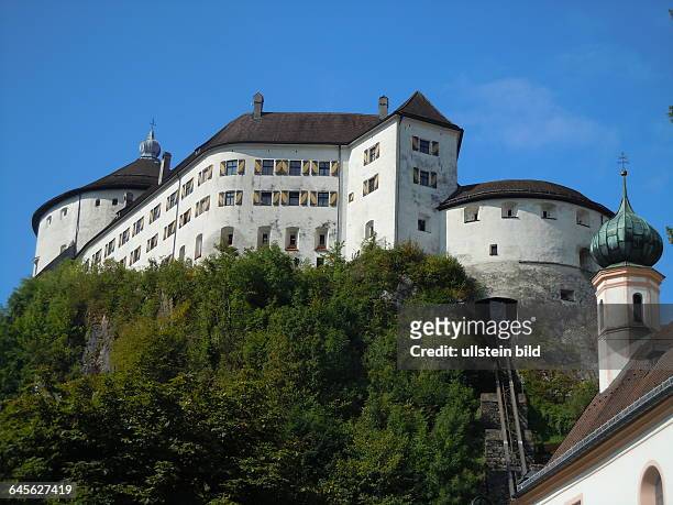 Blick auf die Festung, aufgenommen am 15. August 2015 von der historischen Altstadt von Kufstein in Tirol