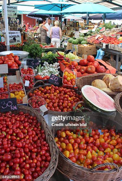 Rovinj Rovigno Ruv"¨igno RuweinKroatien Istrien Reise Ansicht Ortsansicht Stadtansicht TourismusMarkt Obst und Gemüsemarkt Tomaten