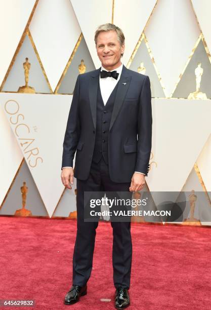 Nominee for Best Actor "Captain Fantastic" Viggo Mortensen arrives on the red carpet for the 89th Oscars on February 26, 2017 in Hollywood,...