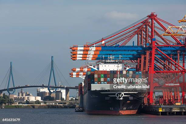 Beladung des Containerschiffs Hanjin Green Earth am Containerterminal EUROGATE im Stadtteil Waltershof im Hamburger Hafen, hinten links die...