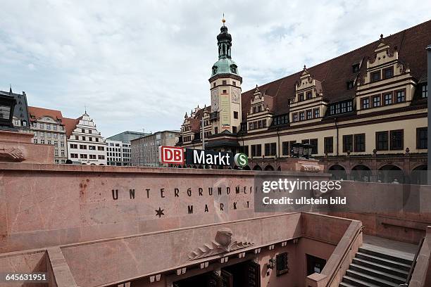 Markt in Leipzig, mit Altem Rathaus, früherer Eingang zur Untergrundmessehalle, heute Deutsche-Bahn-Station Markt im Leipziger City-Tunnel