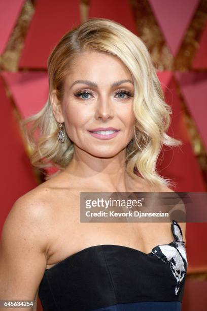 Personality Kelly Ripa attends the 89th Annual Academy Awards at Hollywood & Highland Center on February 26, 2017 in Hollywood, California.