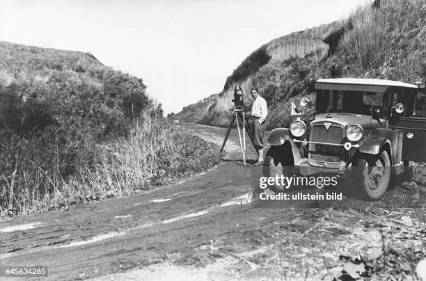 Carl Axel Soederstroem, Photographer, Cameraman, Sweden - round the world trip with Claerenore Stinnes with a Adler Standard 6 automobile