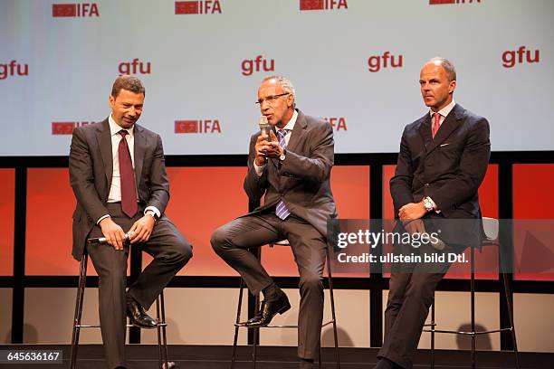 Jens Heithecker, Hans-Joachim Kamp, Dr. Christian Göke beantworten Fragen von Journalisten bei der Auftakt-Pressekonferenz der IFA