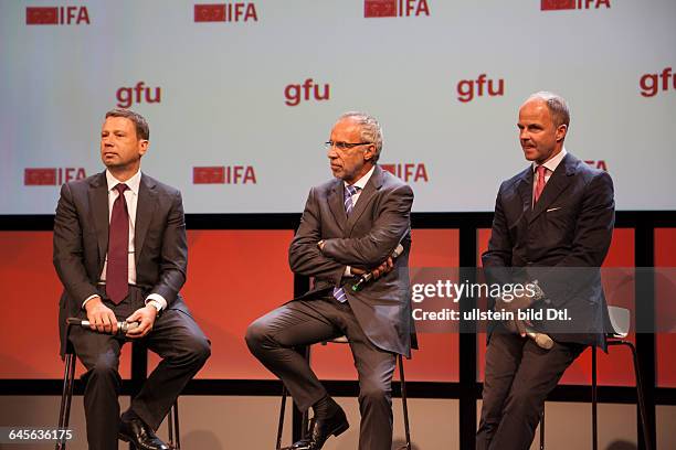 Jens Heithecker, Hans-Joachim Kamp, Dr. Christian Göke beantworten Fragen von Journalisten bei der Auftakt-Pressekonferenz der IFA