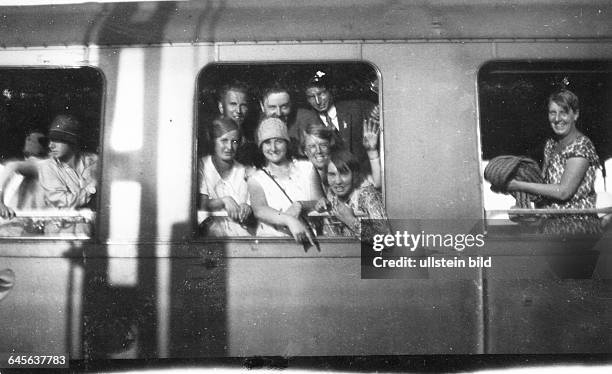 Holländische Reisegruppe am Bahnhof in Luzern.