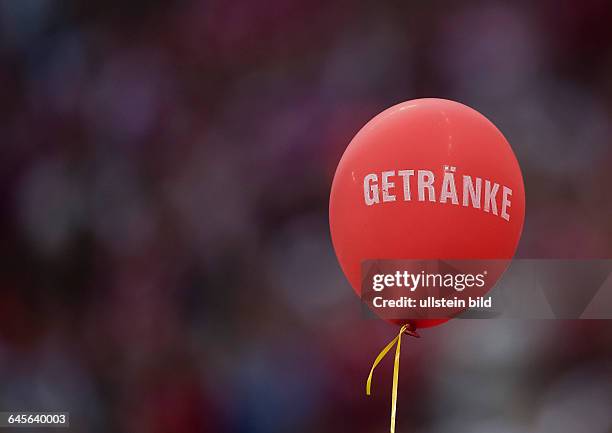 Ein Luftballon mit der Aufschrift Getraenke waehrend dem Fussball Bundesliga Spiel Bayern Muenchen gegen Bayer Leverkusen am 3. Spieltag der Saison...