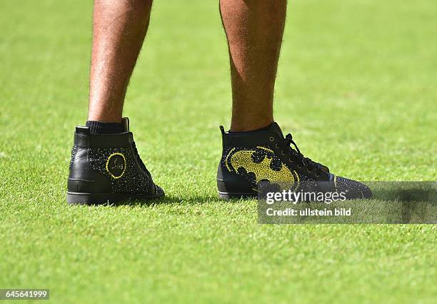 Fussball, Saison 2015/2016, 1. Bundesliga, 3. Spieltag,Borussia Dortmund - Hertha BSC Berlin 3:1,Batman Sportschuhe, Sneakers, von Pierre-Emerick...