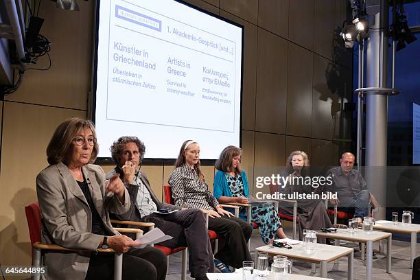 Künstler in Griechenland: Überleben in stürmischen Zeiten1. Akademie-Gespräch vlnr.Jeanine Meerapfel, Präsidentin der Akademie der KünsteChristos...