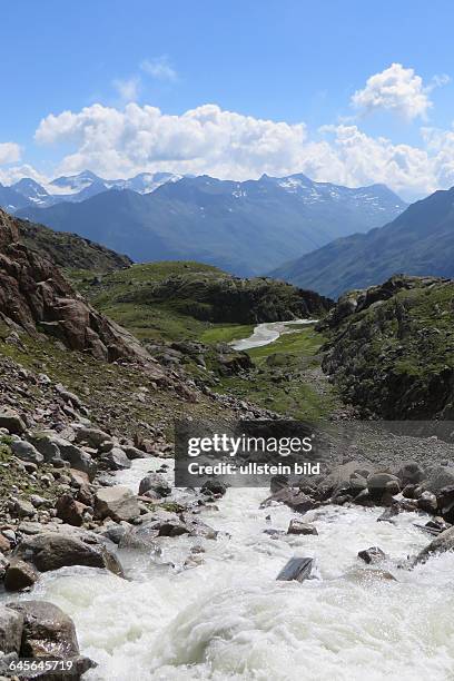 Österreich Tirol Ötztal Alpen Berge Gebirge alpin Ache Sölden Landschaft BerglandschaftGipfelpanorama Gletscher Berggipfel Ansichtzwischen Rettenbach...