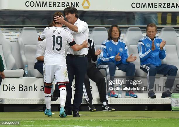 Fussball, EM Qualifikation 2015 Deutschland -Polen 3:1,Mario Goetze, Mario Götze , li., und Bundestrainer Joachim Loew, Joachim Löw , rechts...