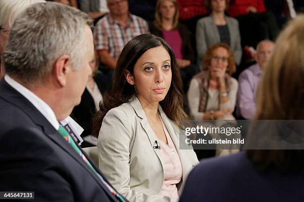 Berlin, ZDF, Polit-Talk "Maybrit_Illner" Thema: Guter Flüchtling, böser Flüchtling? Wer darf in Deutschland bleiben?" Foto: Nizaqete Bislimi,...