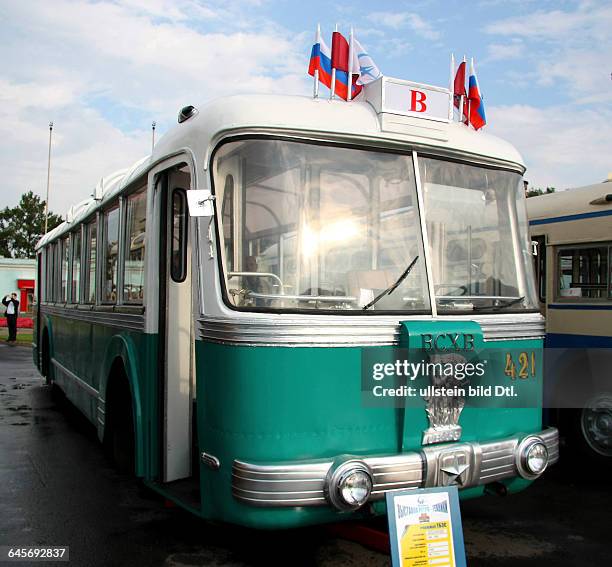 Russland, Moskau, Ausstellungszentrum WWZ, früher WDNCh, Moskauer Verkehrsbetriebe Mosgortrans, Oberleitungsbus TBES, gebaut 1956-1968,...