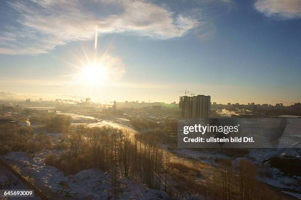 Russland, Südural, Tscheljabinsk, Wolke nach dem Niedergang und der Explosion in der Luft eines Meteoriten etwa 1 Stunde nach dem Ereignis,...