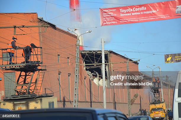 Russland, Südural, Tscheljabinsk, Meteoriteneinschlag, das beschädigte Gebäude einer Zinkfabrik nach der Explosion des Meteoriten in der Luft, 2013