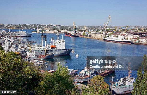 Halbinsel Krim, Sewastopol, Südbucht, Flottenbasis der russischen Schwarzmeerflotte, Schiffe, Anleger und Hafenanlagen