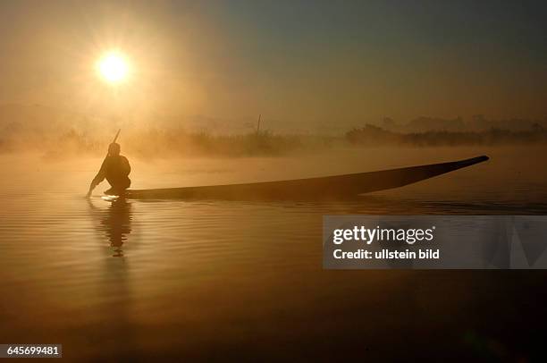 Fischerboot auf dem Inle-See in Myanmar