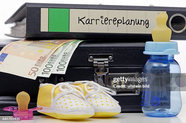 Kind, Kinder, Karriere, Erfolg, Geschäftsfrau, Arbeit, Job, Jobs, Doppelbelastung, erfolgreich, erfolgreiche, Frau, Frauen, Kinderwunsch, Familie,...