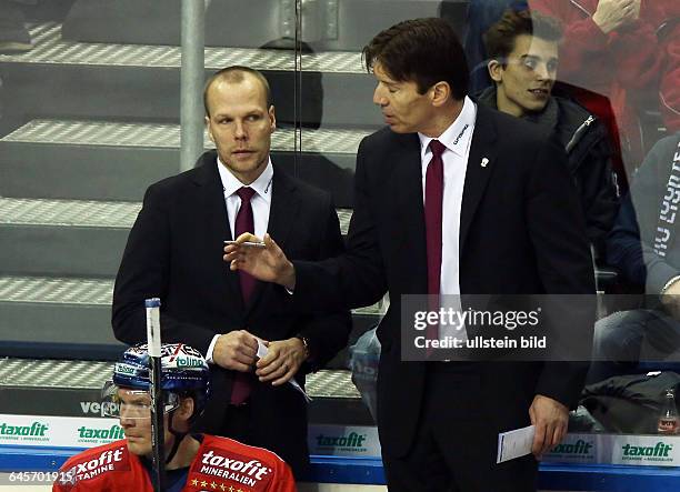 Stefan Ustorf , Trainer Uwe Krupp, Aktion Gestik, EHC Eisbaeren Eisbären Berlin - Straubing Tigers, DEL, Sport, Eishockey, o2 World Berlin, Herren,...