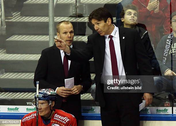 Stefan Ustorf , Trainer Uwe Krupp, Aktion Gestik, EHC Eisbaeren Eisbären Berlin - Straubing Tigers, DEL, Sport, Eishockey, o2 World Berlin, Herren,...