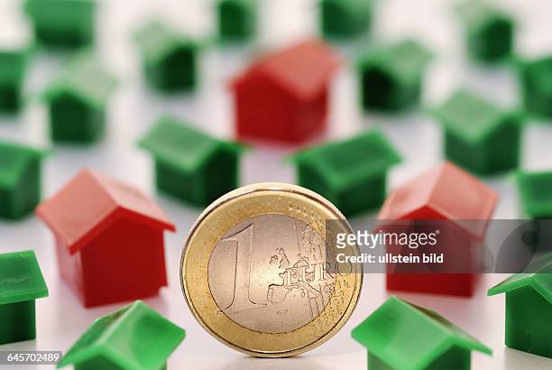 Euro, Euros, Eurom¸nze, Eurom¸nzen, ein, Ein-Euro-M¸nze, Haus, Huser, Miniaturhaus, Miniaturhuser, bauen, sparen, Bausparen, Bausparvertrag,...