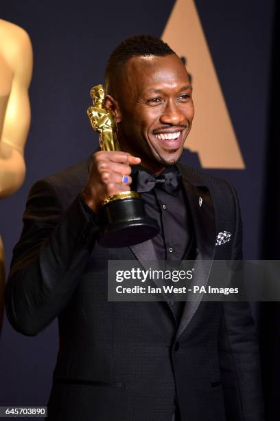 Mahershala Ali with the award for Best Actor in a Supporting role for Moonlight in the press room at the 89th Academy Awards held at the Dolby...