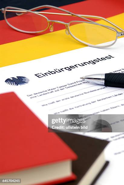 Deutschland, deutscher, deutsche, Einbürgerung, Einbürgerungstest, Einbürgerungstests, Behörde, Behörden, Aufnahme, Einwanderung, Migration, Fahne,...