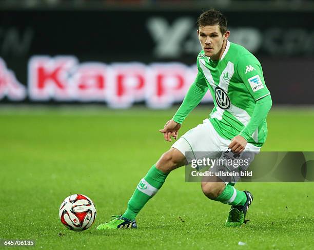 Sebastian Jung, Einzelbild, Freisteller, Aktion , VfL Wolfsburg, Bundesliga DFL, Sport, Fußball Fussball, Volkswagen Arena Wolfsburg, Herren, Saison...