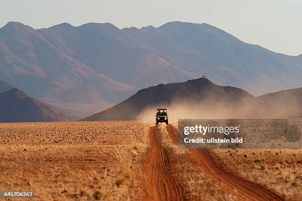 Jeep in der Landschaft