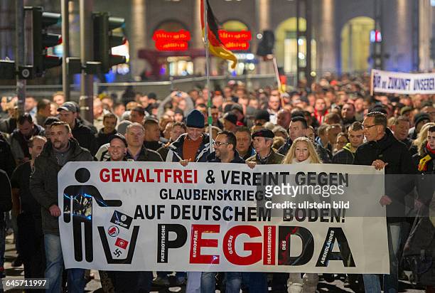 Lutz Bachmann , Thomas Tallacker , Kathrin Oertel und Rene Jahn während einer Demonstration des Buendnisses "Patriotischer Europaeer gegen...