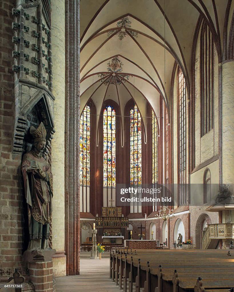 D-Bad Wilsnack, Prignitz, Flusslandschaft Elbe-Brandenburg Biosphere Reserve, Brandenburg, St. Nicholas pilgrimage church, evangelic church, Brick Gothic, interior, choir, altar, glass windows, statue of Johann von Woepelitz by Peter Parler, Havelber