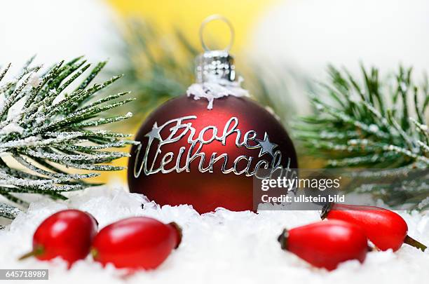 Weihnachtskugel mit Aufschrift Frohe Weihnachten