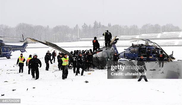 Berlin, 21.03.13 Bei einer Übung der Berliner Bundespolizei auf dem Gelände des Olympiastadions, bei der der Einsatz gegen Fußballhooligans trainiert...