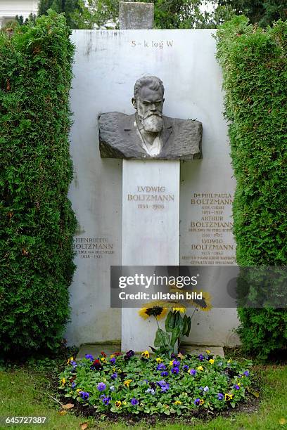 Ludwig Boltzmann, Physiker und Philosoph , nach ihm ist Boltzmann-Konstante in der Physik benannt, Grab auf dem Wiener Zentralfriedhof