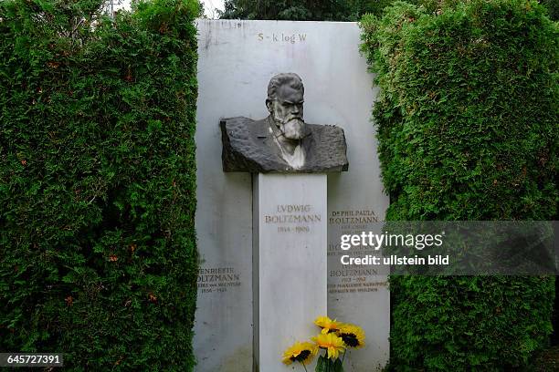 Ludwig Boltzmann, Physiker und Philosoph , nach ihm ist Boltzmann-Konstante in der Physik benannt, Grab auf dem Wiener Zentralfriedhof