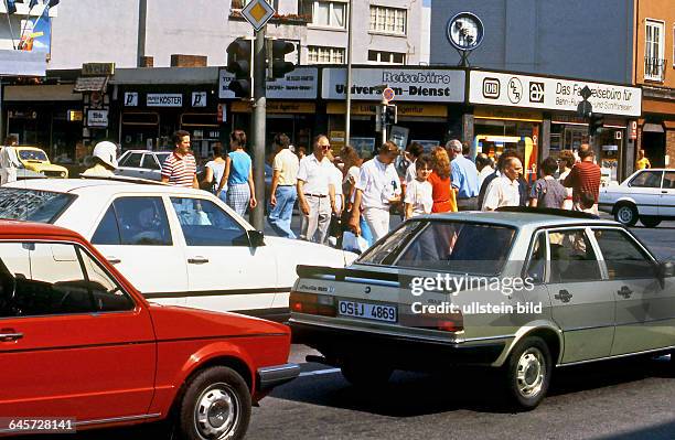 Personen Autos PKW - hier gesehen 1986 in Osnabrück - eingescannt;Golf, Audi