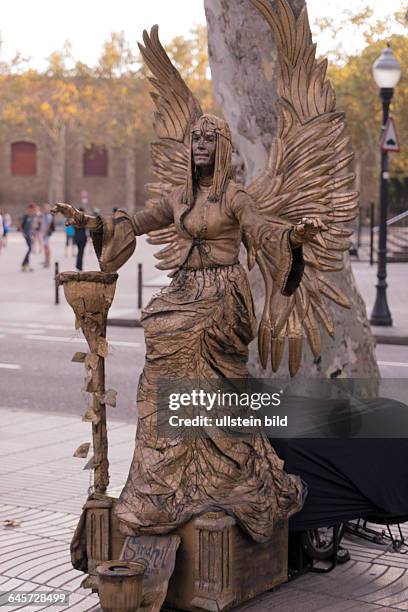 Hauptstraße Ramblas in Barcelona: lebende Statuen