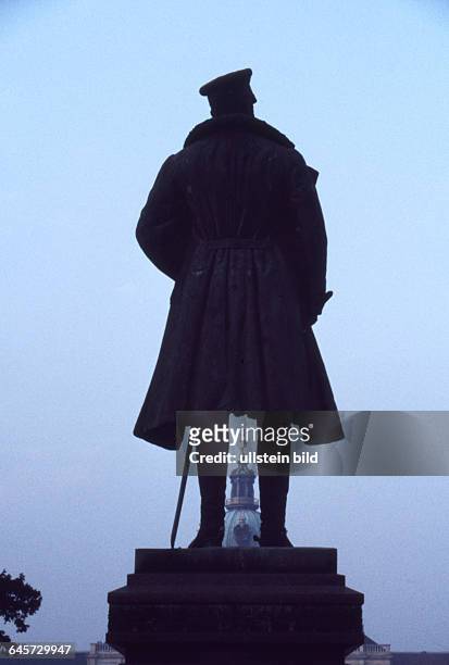 Berlin, ca. 1970, Silhouette Denkmal fuer Albrecht Prinz von Preussen und Schloß Charlottenburg